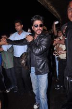 Shahrukh Khan snapped at international airport on 6th Sept 2012 (9).JPG